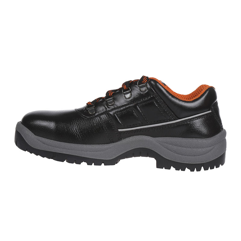 black-and-decker-safety-footwear-BXWB0111IN-04